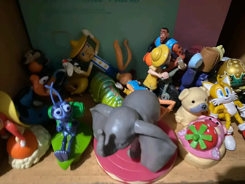 Lote de figuras coleccionables - 2