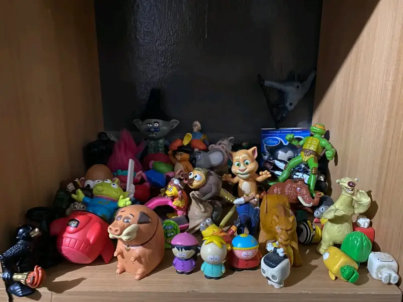 Lote de figuras coleccionables - 3