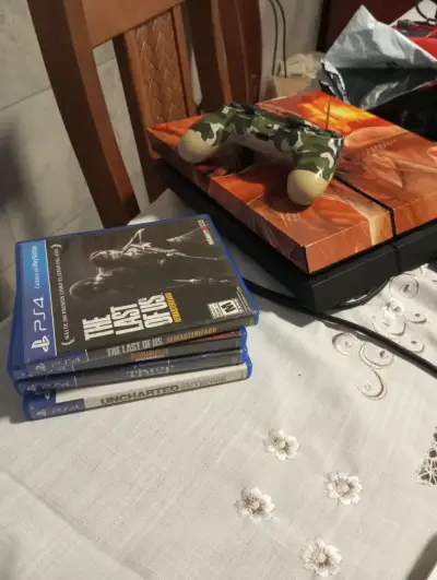 Consola PS4 con diseño personalizado y juegos incluidos - miniatura 1