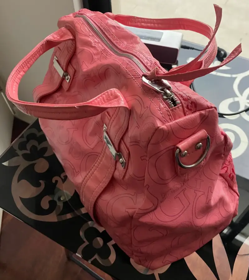 Bolso de mano rosa Guess con correa ajustable - 3