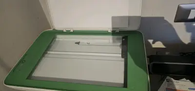 Impresora multifuncional HP DeskJet Ink 2375 - miniatura 3