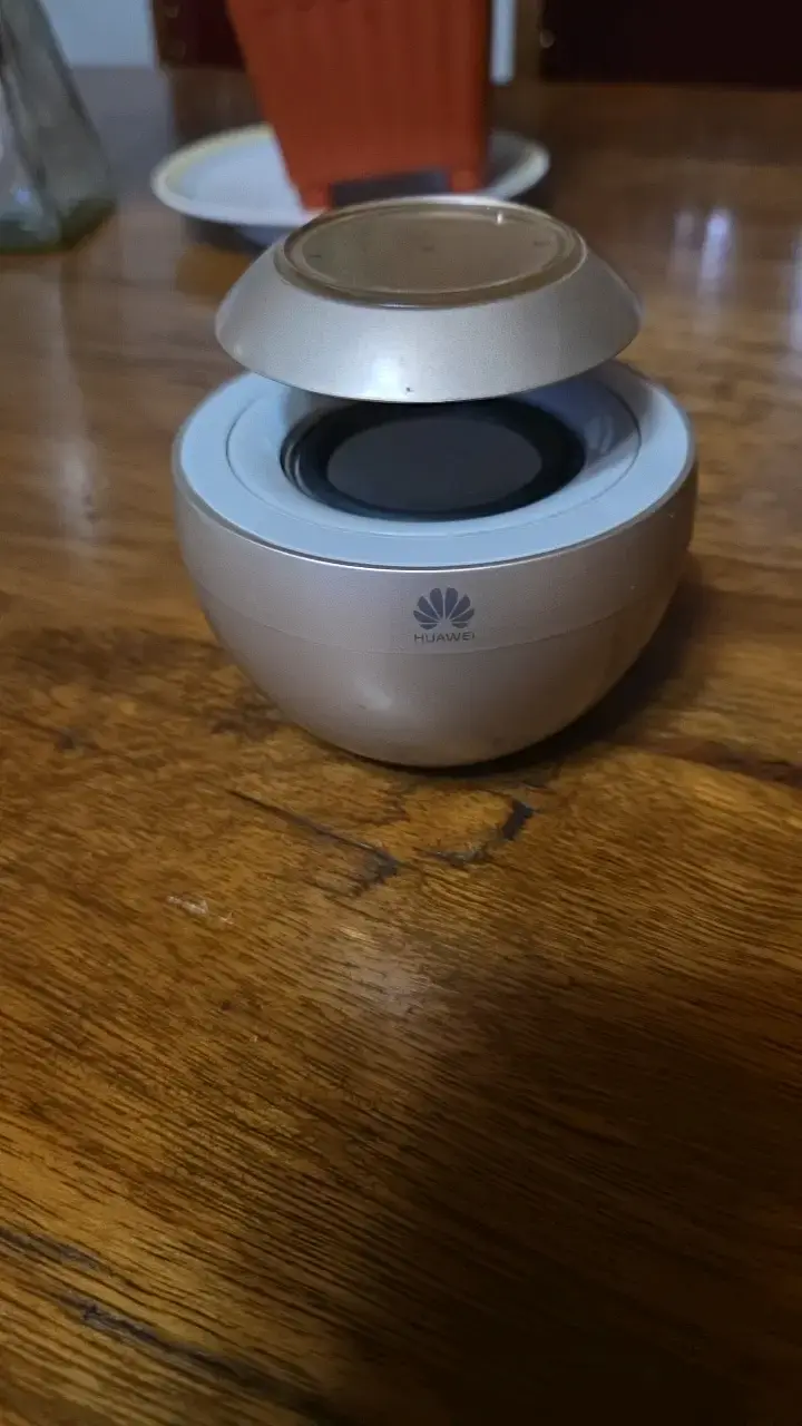 Parlante Bluetooth Huawei dorado compacto - 1