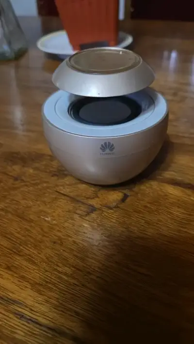 Parlante Bluetooth Huawei dorado compacto - miniatura 1