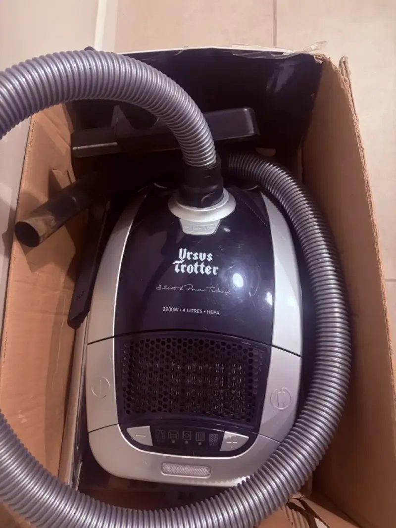 Aspiradora Ursus Trotter 2200W con filtro HEPA - 2