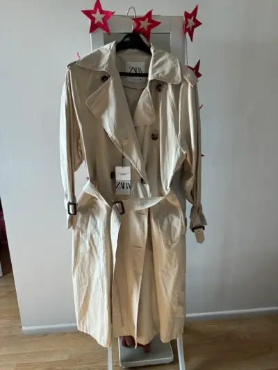 Trench coat beige Zara con cinturón - miniatura 1