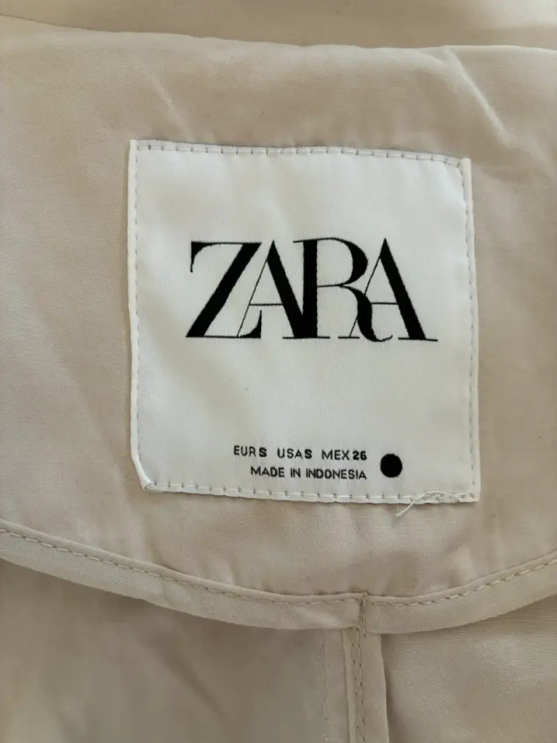 Trench coat beige Zara con cinturón - 3