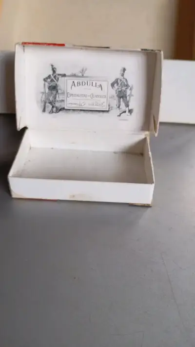 Caja de cigarrillos vintage Abdulla Egipcios No. 28 - miniatura 2
