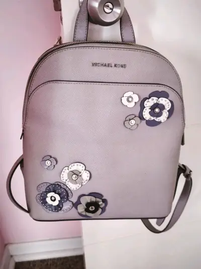 Mochila Michael Kors con diseño floral en gris - miniatura 1