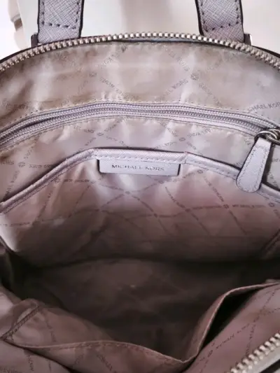 Mochila Michael Kors con diseño floral en gris - miniatura 3