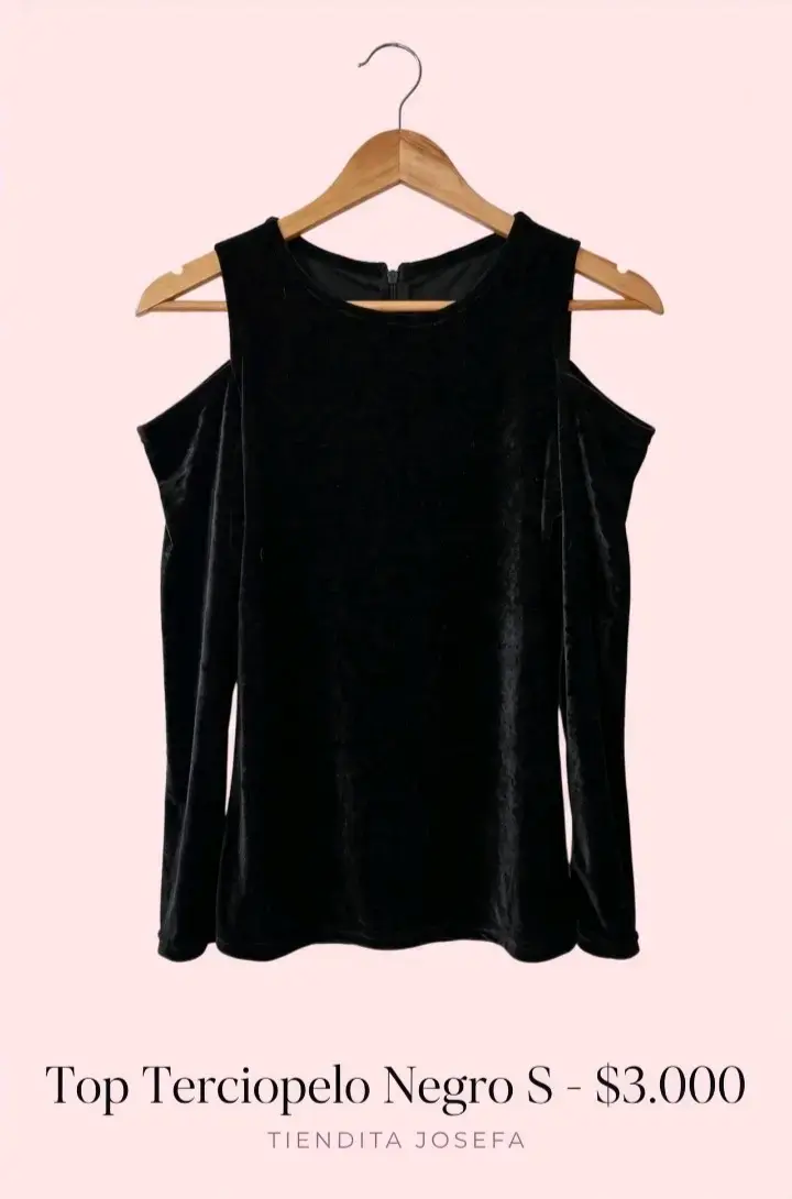 Top de terciopelo negro con hombros descubiertos