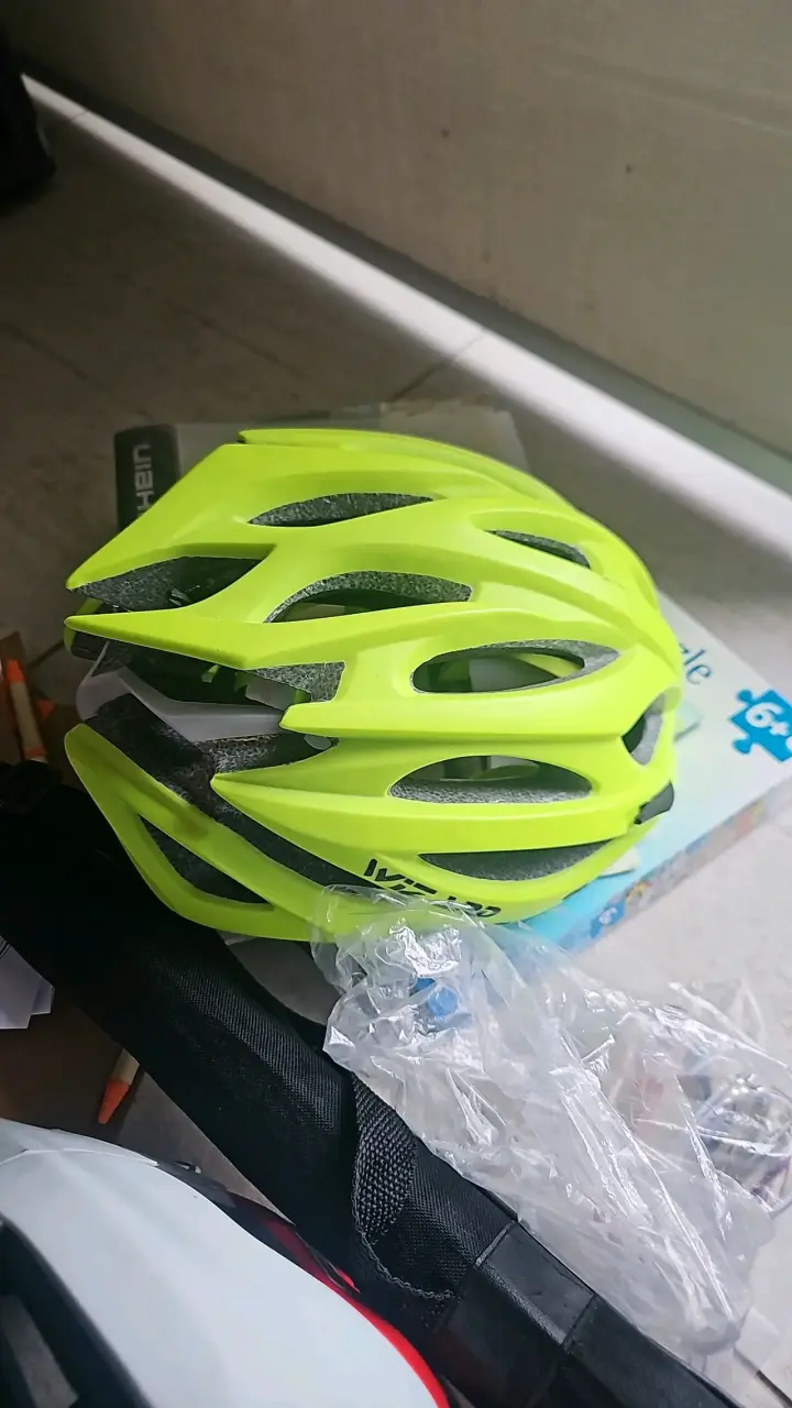 Casco de ciclismo verde neón para adultos