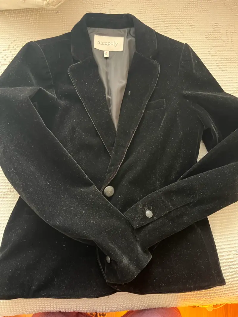 Blazer de terciopelo negro Nicopoly elegante - 1