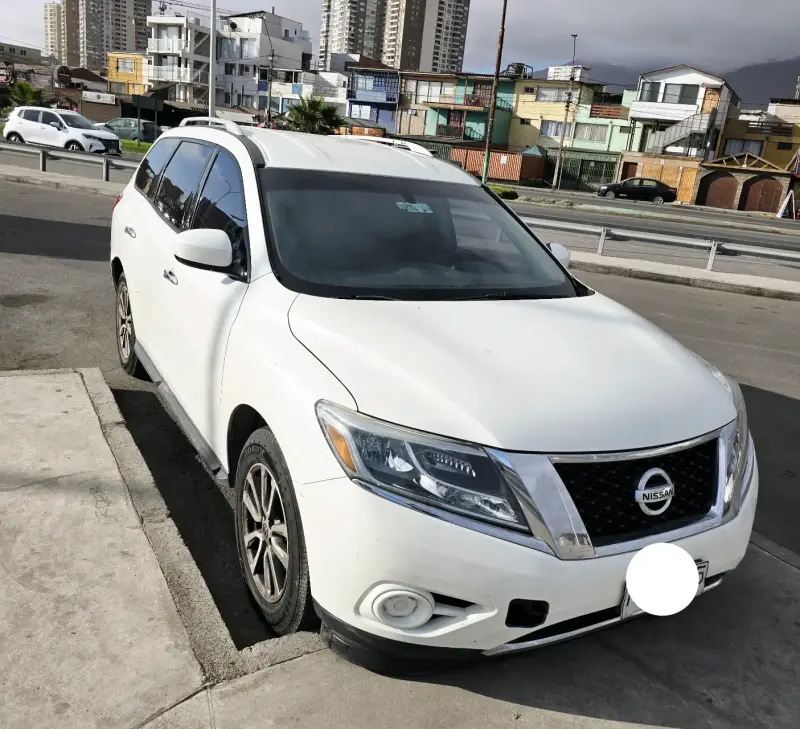 Nissan Pathfinder SUV 2016 en buen estado - 3