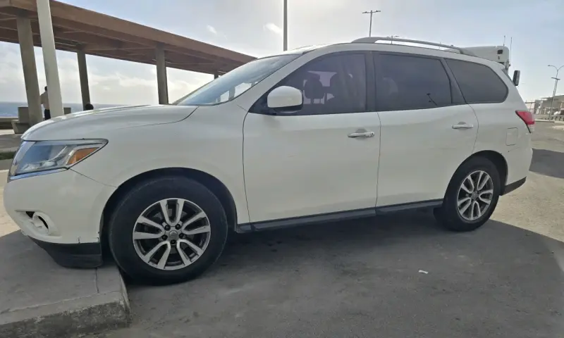 Nissan Pathfinder SUV 2016 en buen estado - 4
