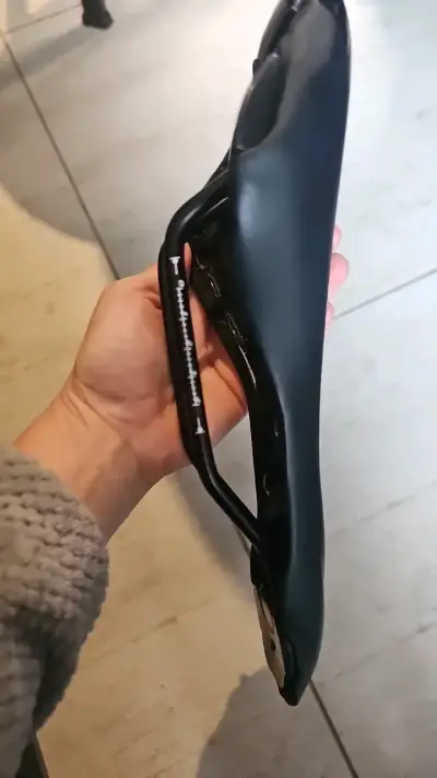 Asiento de bicicleta Upland negro ergonómico - miniatura 4