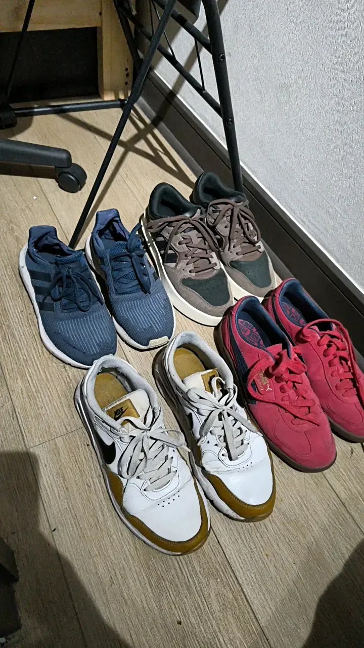 Zapatillas deportivas marrones y rojas para hombre - 2