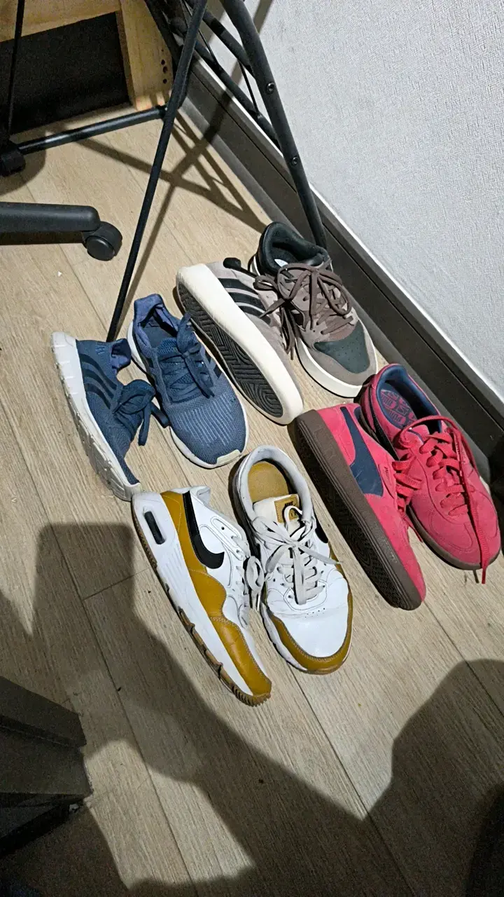 Zapatillas deportivas marrones y rojas para hombre - 3