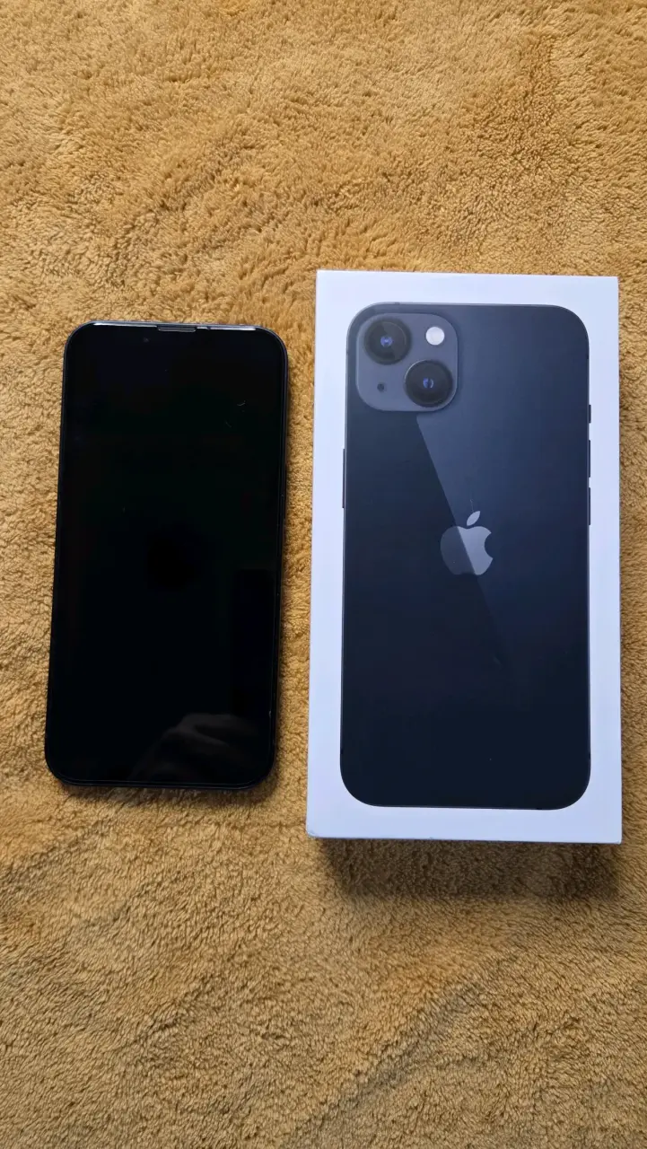 iPhone 13 en buen estado con caja original - 1
