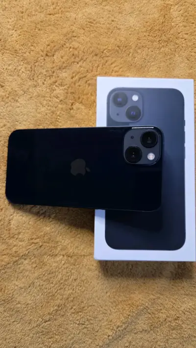 iPhone 13 en buen estado con caja original - miniatura 2