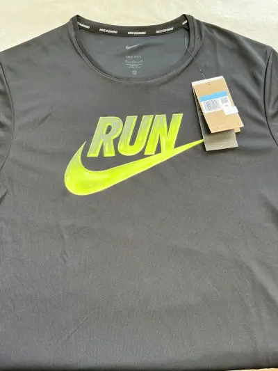 Polera Nike Running Dri-Fit Negra - miniatura 1