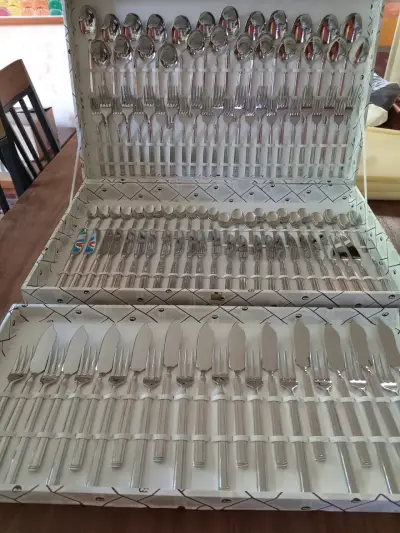 Juego de cubiertos de acero inoxidable en estuche - miniatura 6