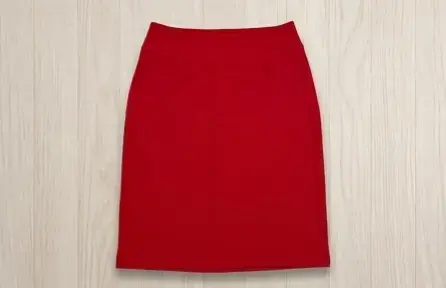 Falda roja elegante para mujer