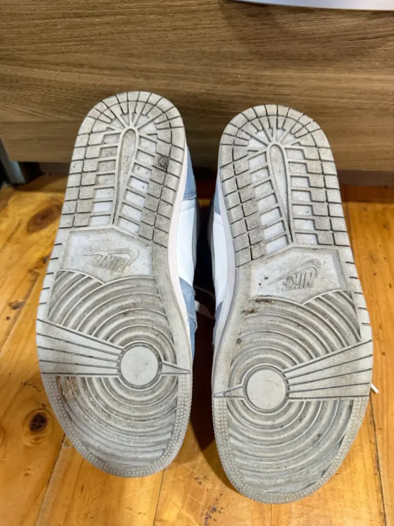 Zapatillas Nike Air de hombre en gris y blanco - 4