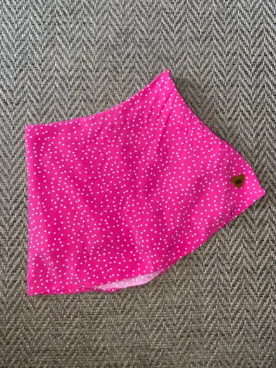 Falda corta rosa con lunares blancos - miniatura 1