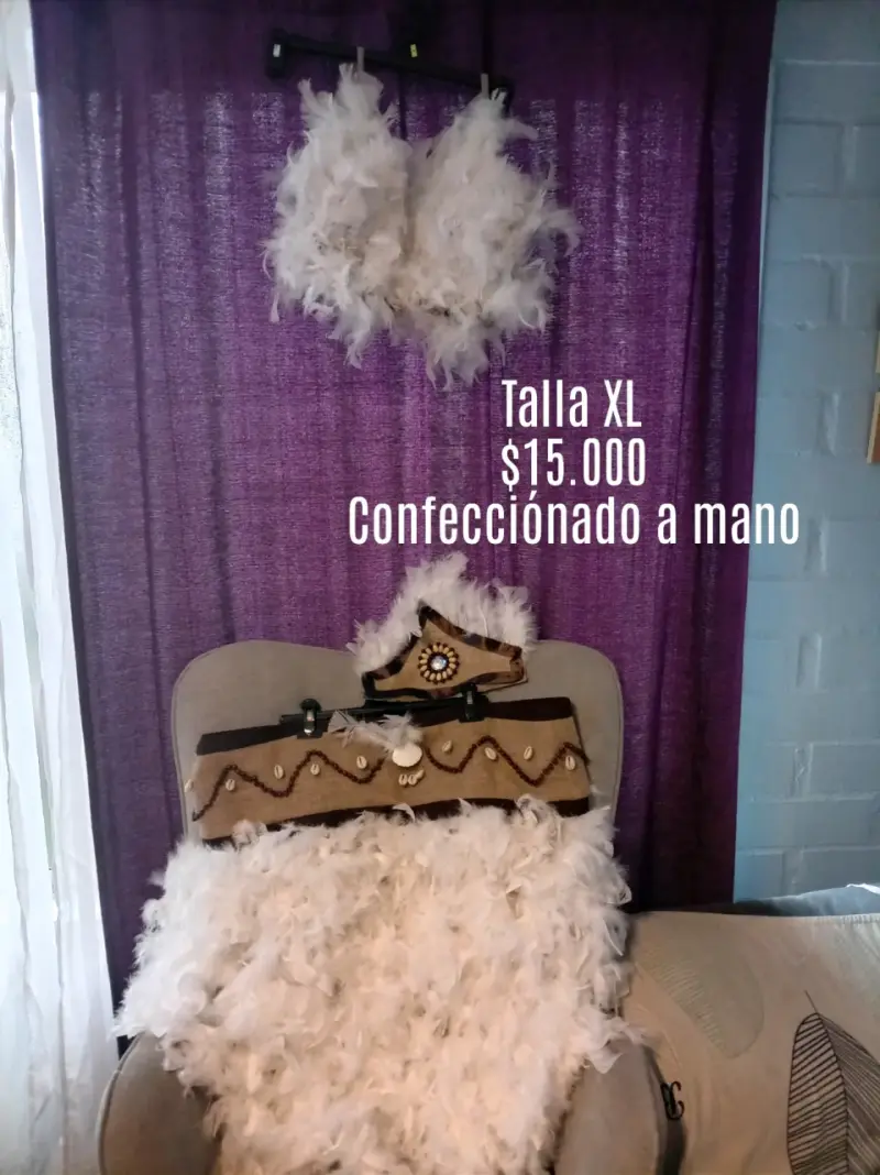 Disfraz de plumas hecho a mano talla XL