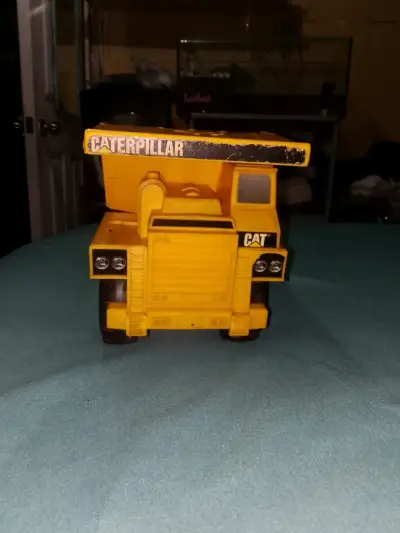 Camión de Juguete CAT Volquete Amarillo metalico - miniatura 2