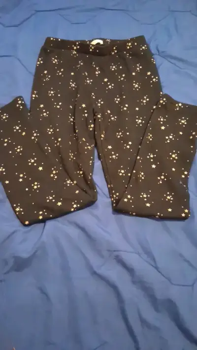 Leggings negros con estampado de estrellas - miniatura 1