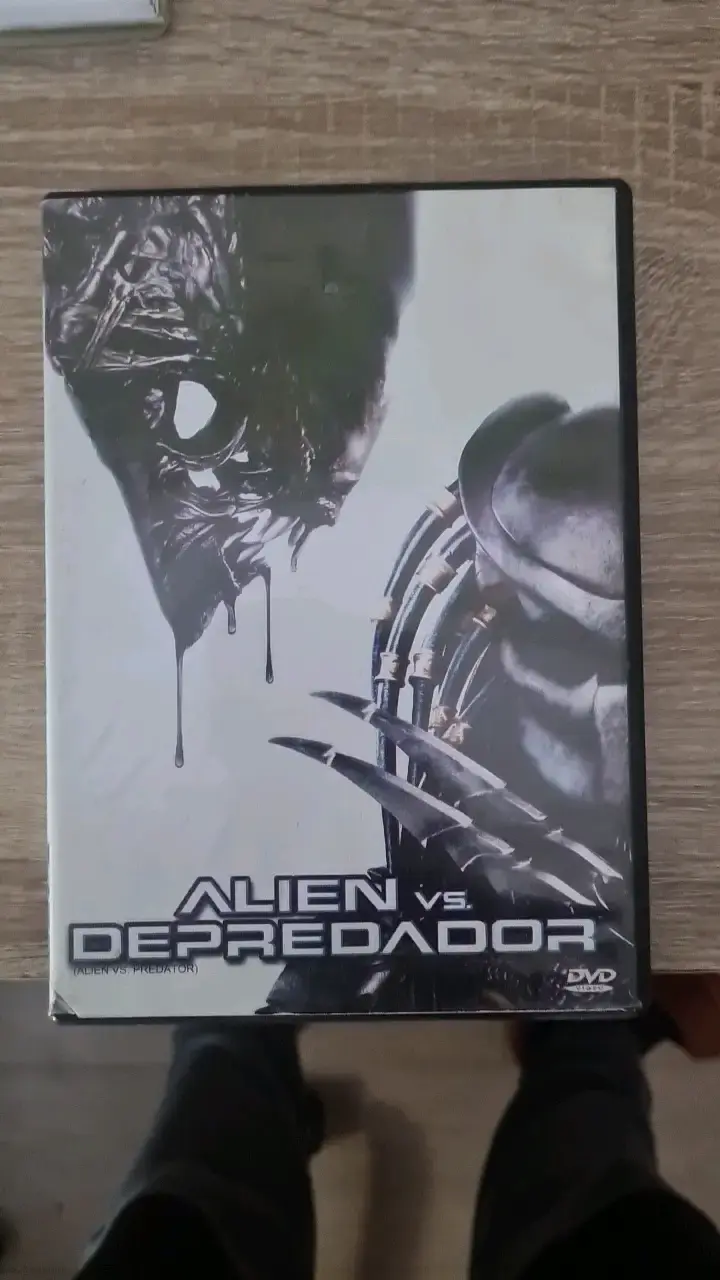 DVD Alien vs. Depredador en buen estado