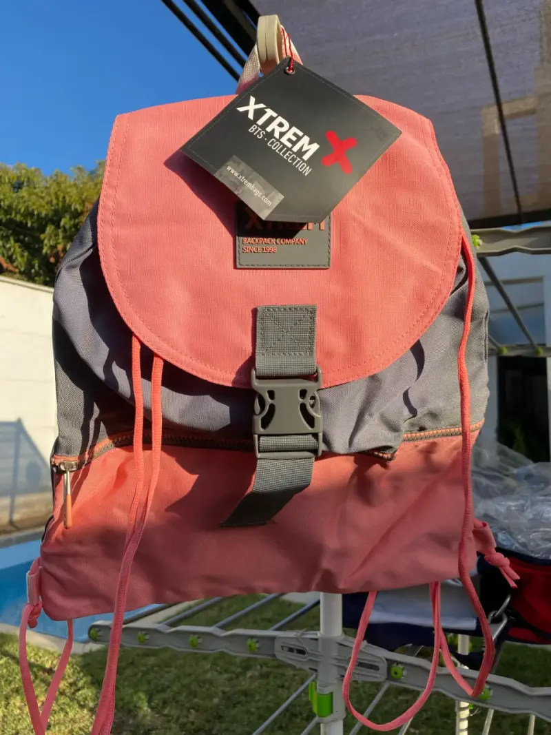 Mochila Xtrem BTS Collection rosada y gris