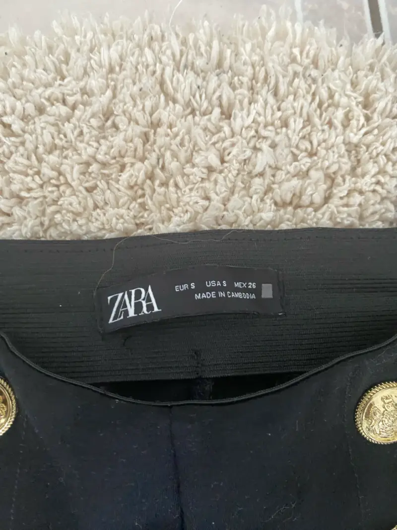 Pantalones negros con botones dorados Zara - 2