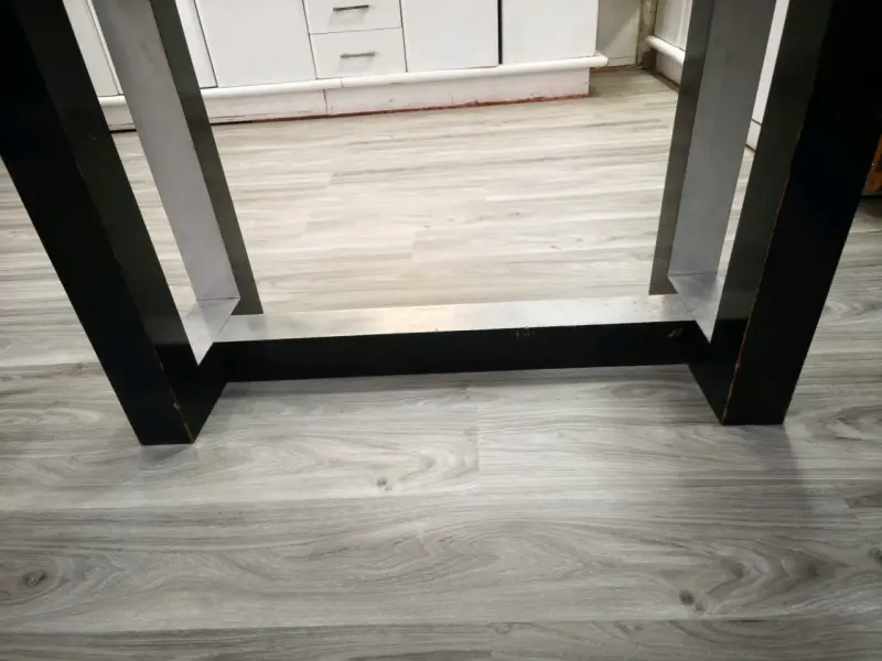 Mesa de comedor de vidrio con sillas modernas - 3