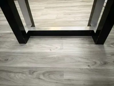 Mesa de comedor de vidrio con sillas modernas - miniatura 5