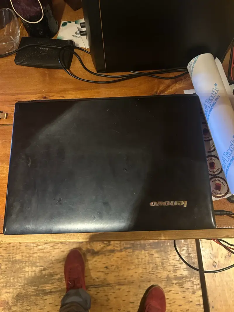 Laptop Lenovo con Pantalla de 15.6 pulgadas - 4