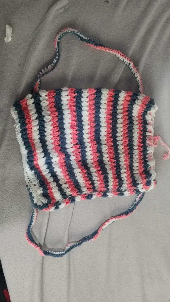 Bolso tejido a crochet rayado multicolor