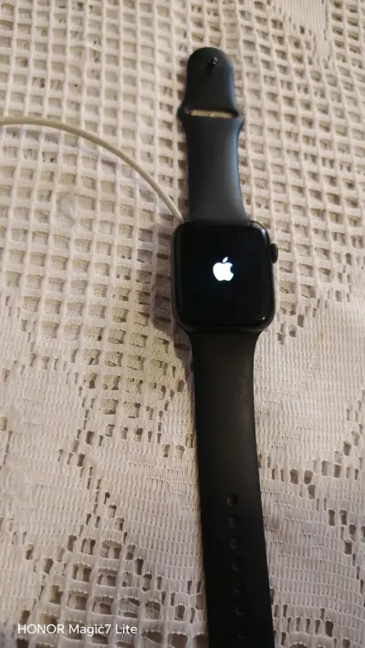 Apple Watch SE 44mm GPS Aluminio Negro - miniatura 1