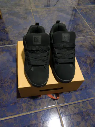 Zapatillas negras DC Shoes estilo casual - miniatura 1