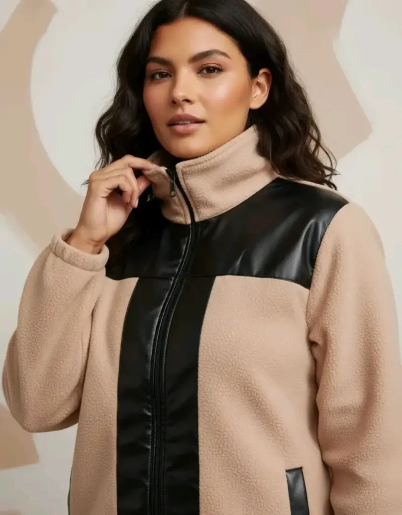 Poleron polar beige con detalles negros
