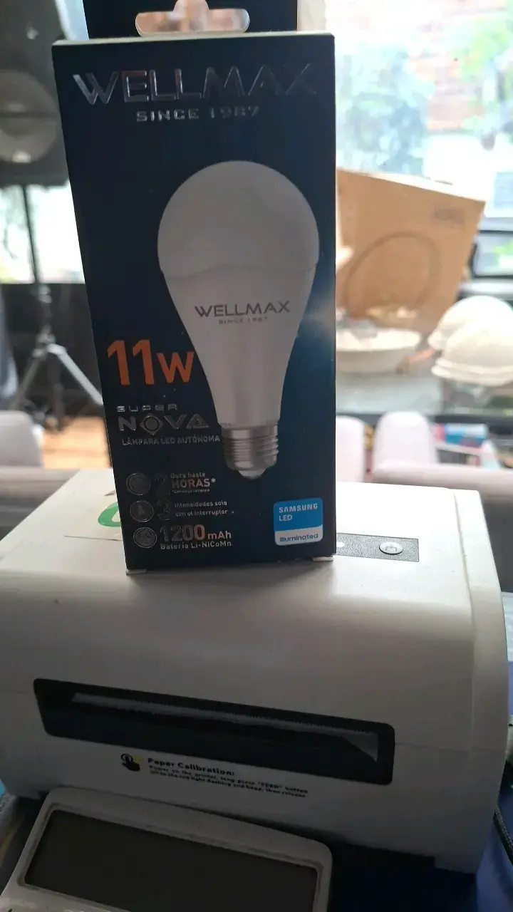 Lámpara LED Autónoma Wellmax 11W - 1