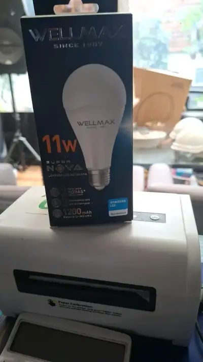 Lámpara LED Autónoma Wellmax 11W - miniatura 1
