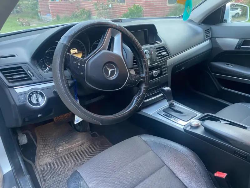 Auto deportivo coupé plateado en buen estado - 5