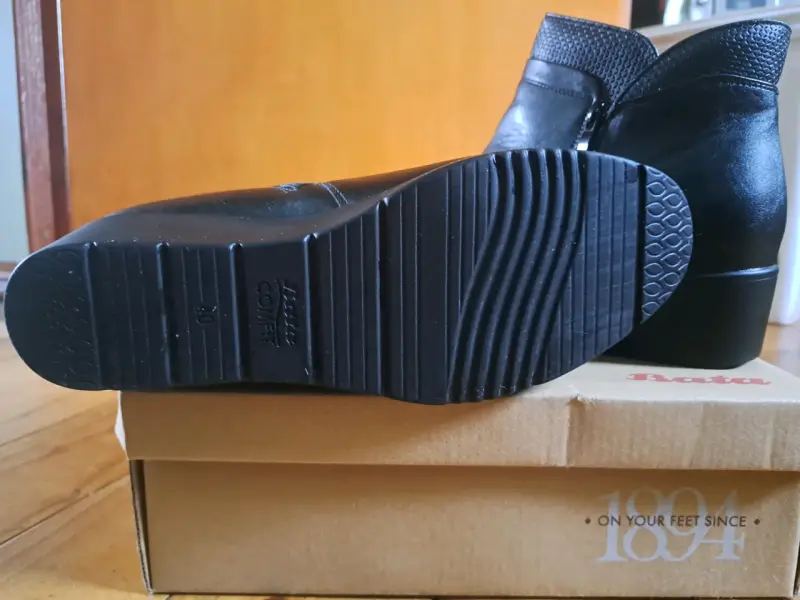 Botines de cuero negro con plataforma Bata - 3