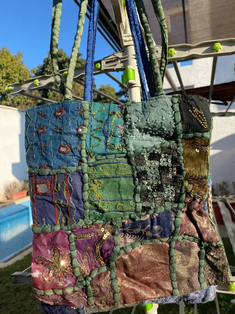 Bolso artesanal Indú de tela patchwork colorido