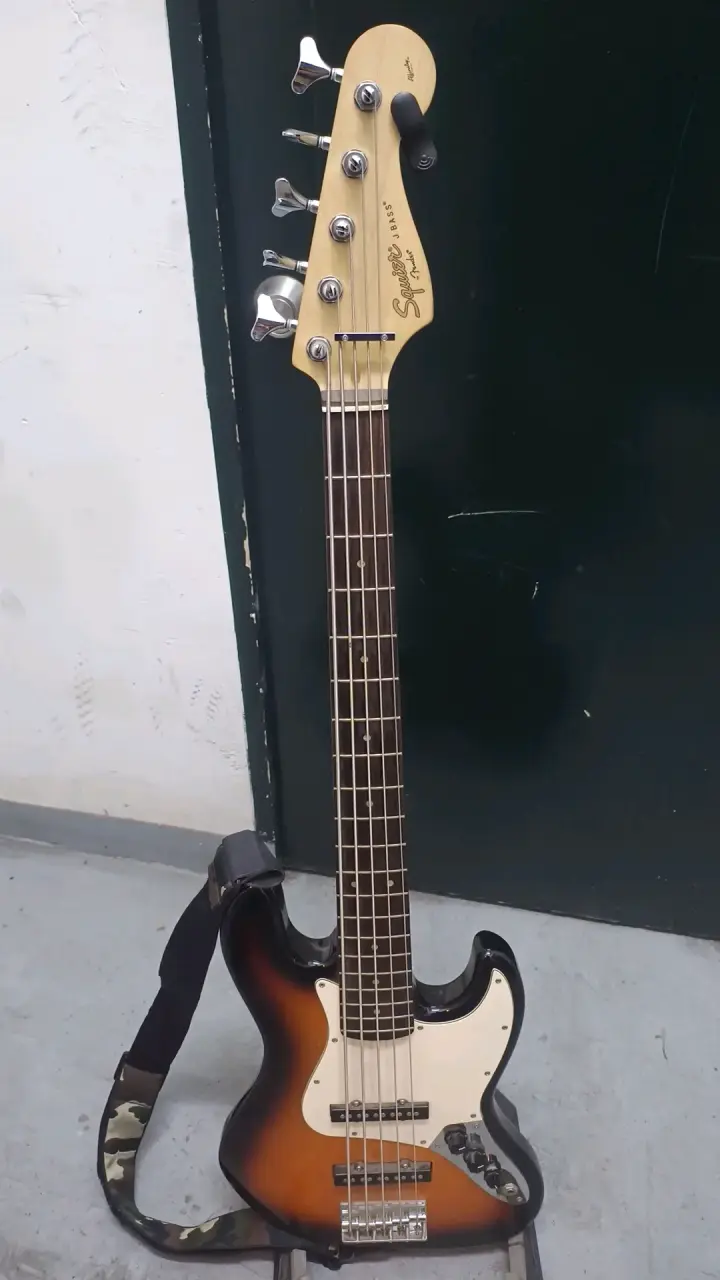 Bajo eléctrico Squier Jazz Bass 5 cuerdas - 1