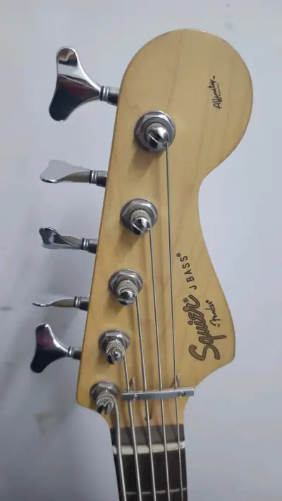 Bajo eléctrico Squier Jazz Bass 5 cuerdas - miniatura 3