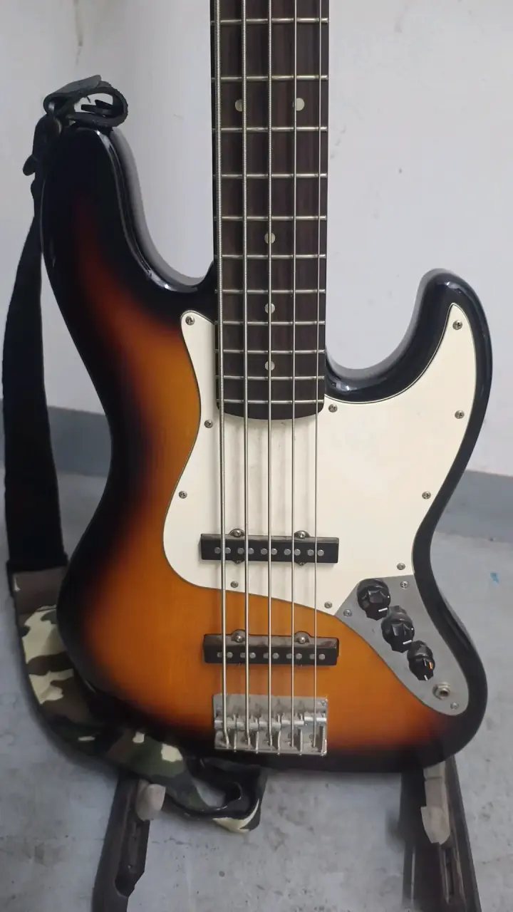 Bajo eléctrico Squier Jazz Bass 5 cuerdas - 4