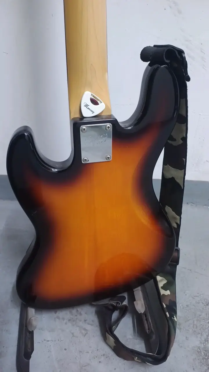 Bajo eléctrico Squier Jazz Bass 5 cuerdas - 5